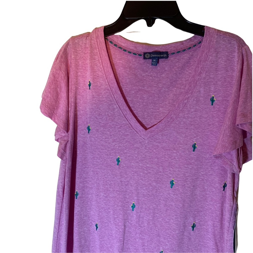 💜Democracy women’s M pink v neck  cap sleeve cactus shirt